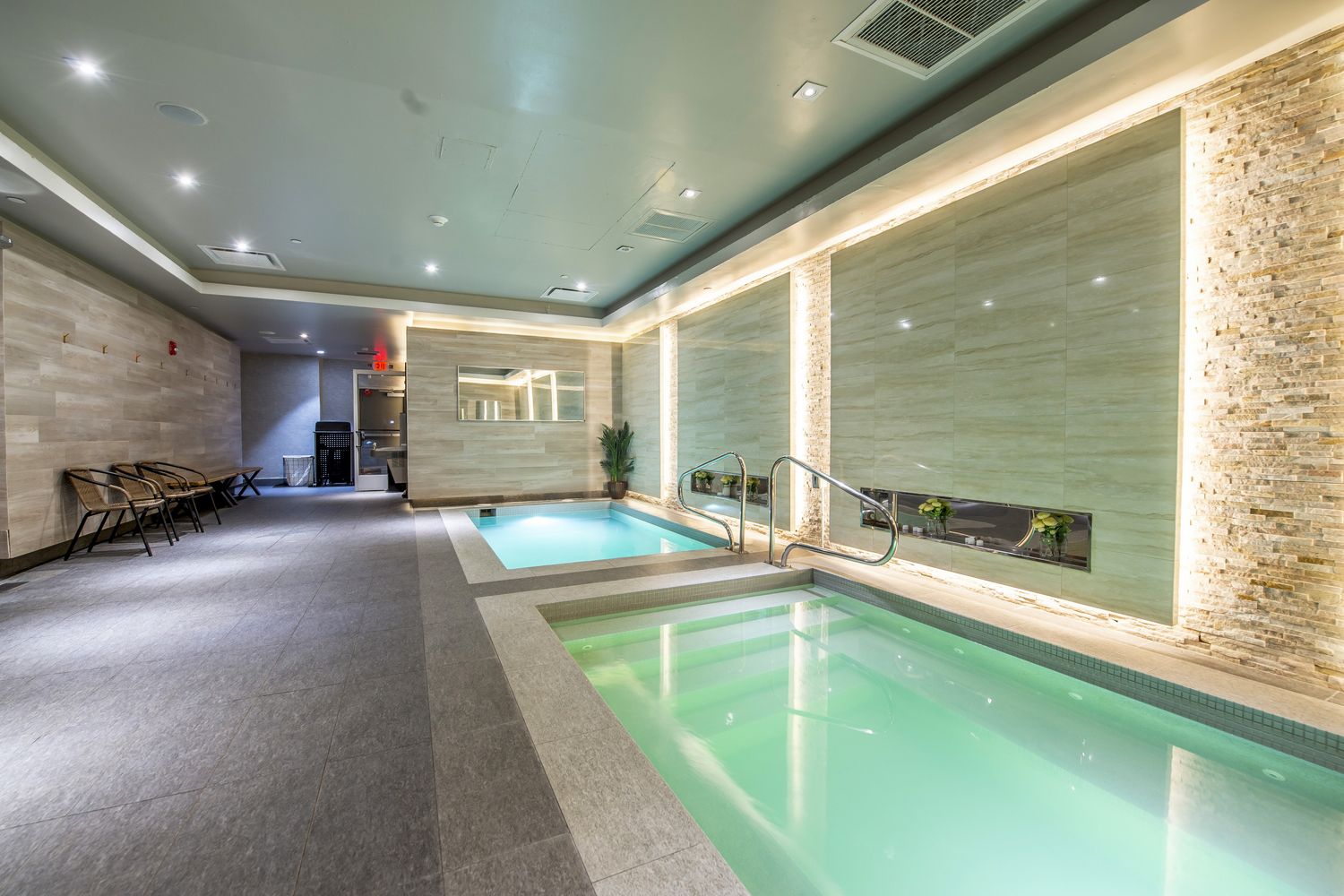 Hot and cold plunge pools at Anatomy Midtown